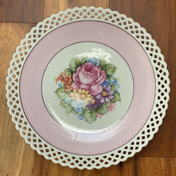 Vintage reticulated design decorative pink rose plate - Picture 7 of 10